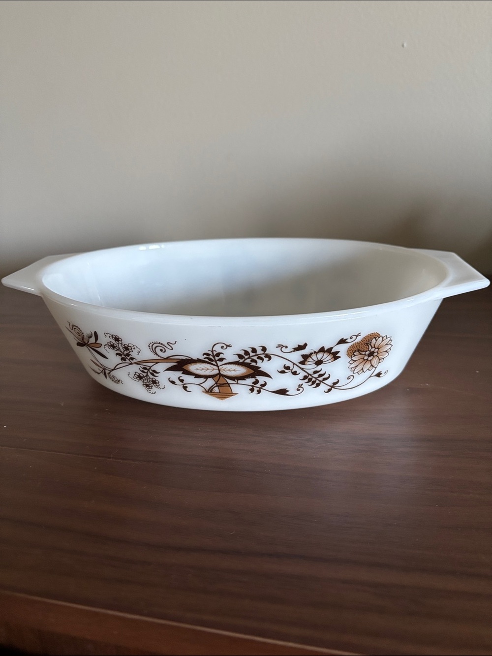 Vintage Pyrex England oval casserole brown vine